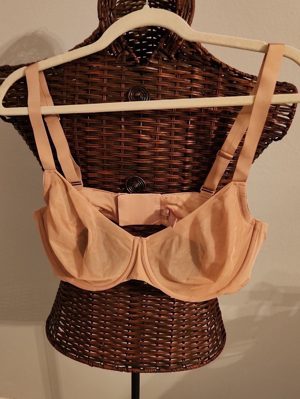 SKIMS Peach Toned Underwire Bra